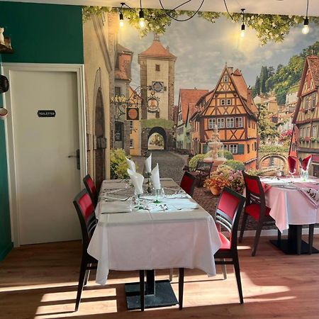 Hotel Le Pommeil Gueret Bagian luar foto