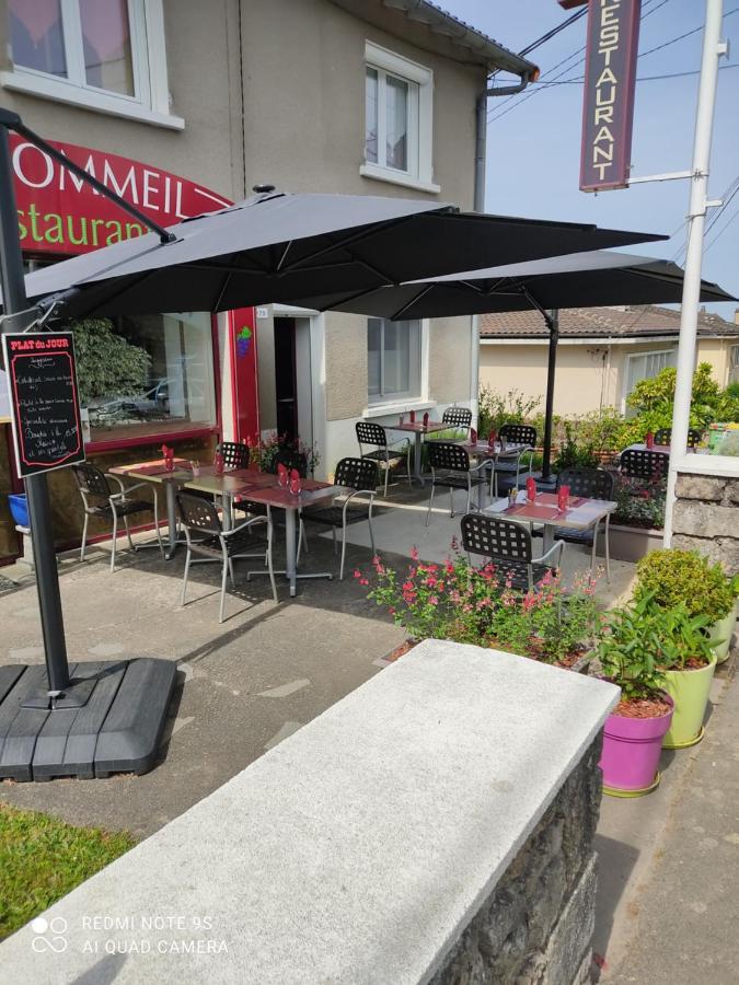 Hotel Le Pommeil Gueret Bagian luar foto