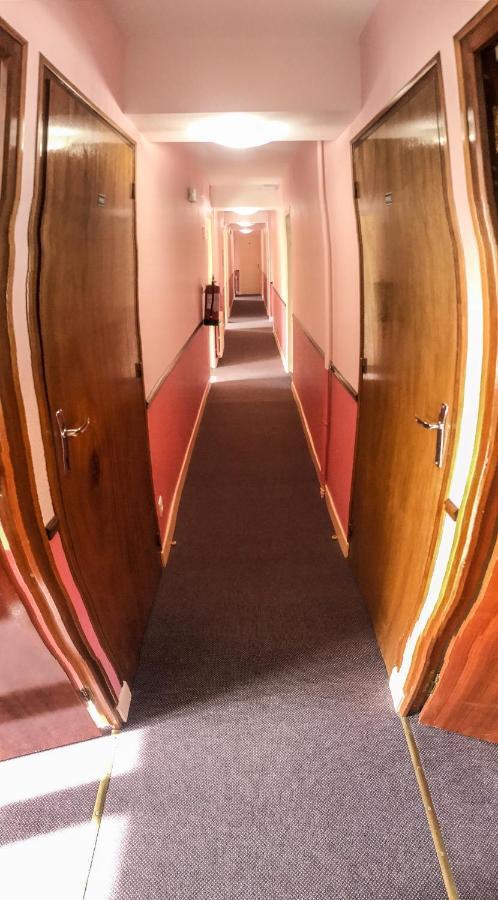 Hotel Le Pommeil Gueret Bagian luar foto