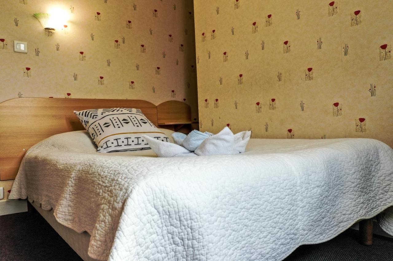 Hotel Le Pommeil Gueret Bagian luar foto
