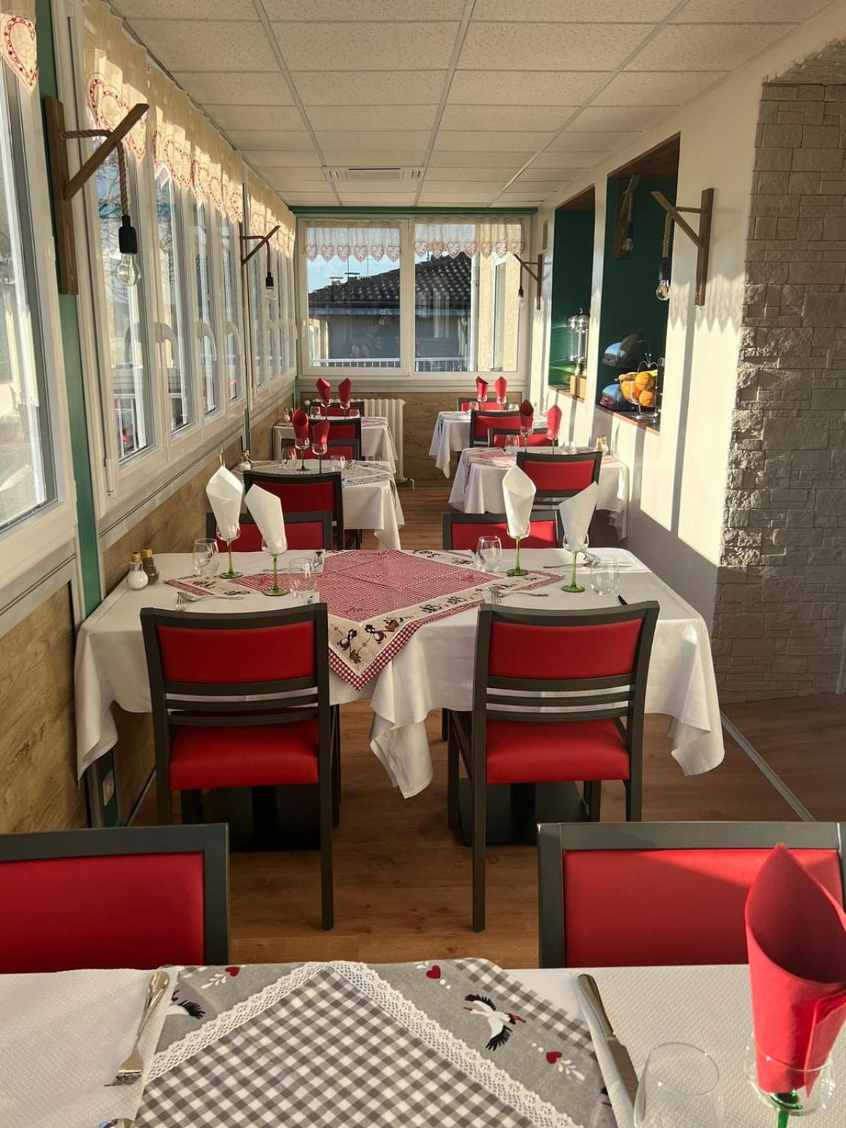 Hotel Le Pommeil Gueret Ruang foto