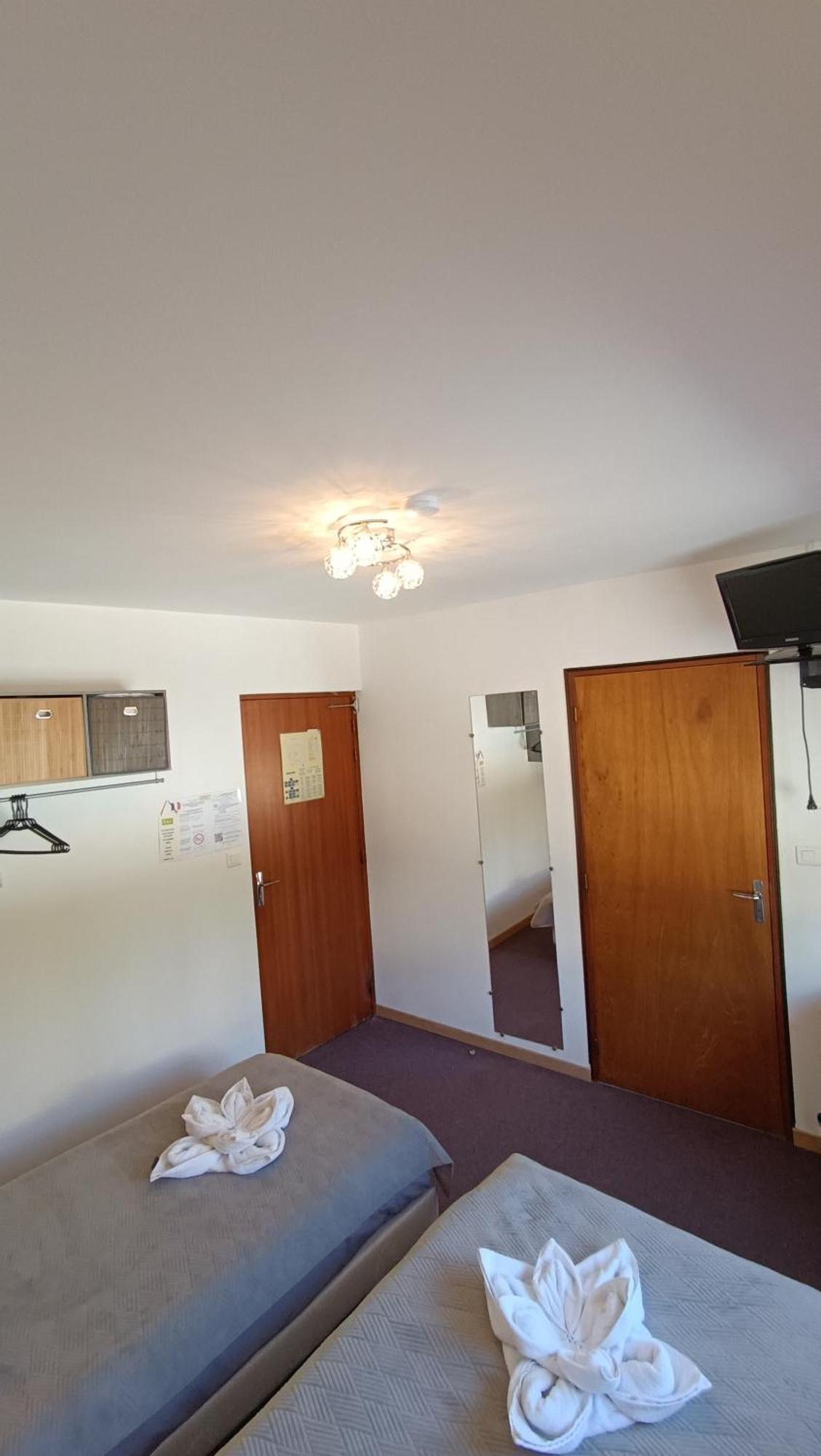 Hotel Le Pommeil Gueret Bagian luar foto