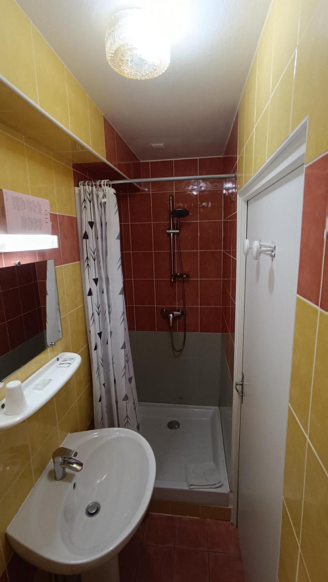 Hotel Le Pommeil Gueret Bagian luar foto