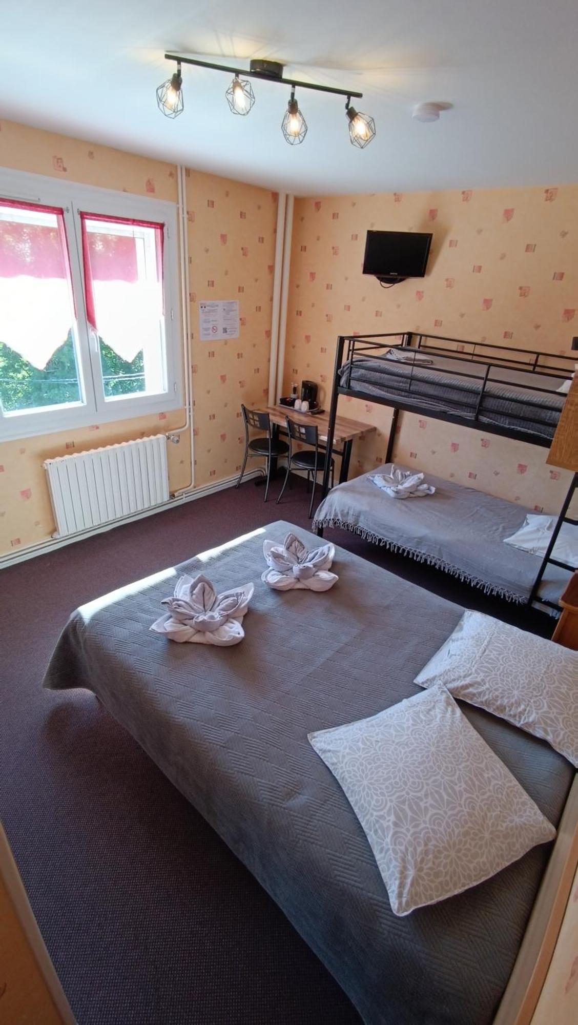 Hotel Le Pommeil Gueret Bagian luar foto