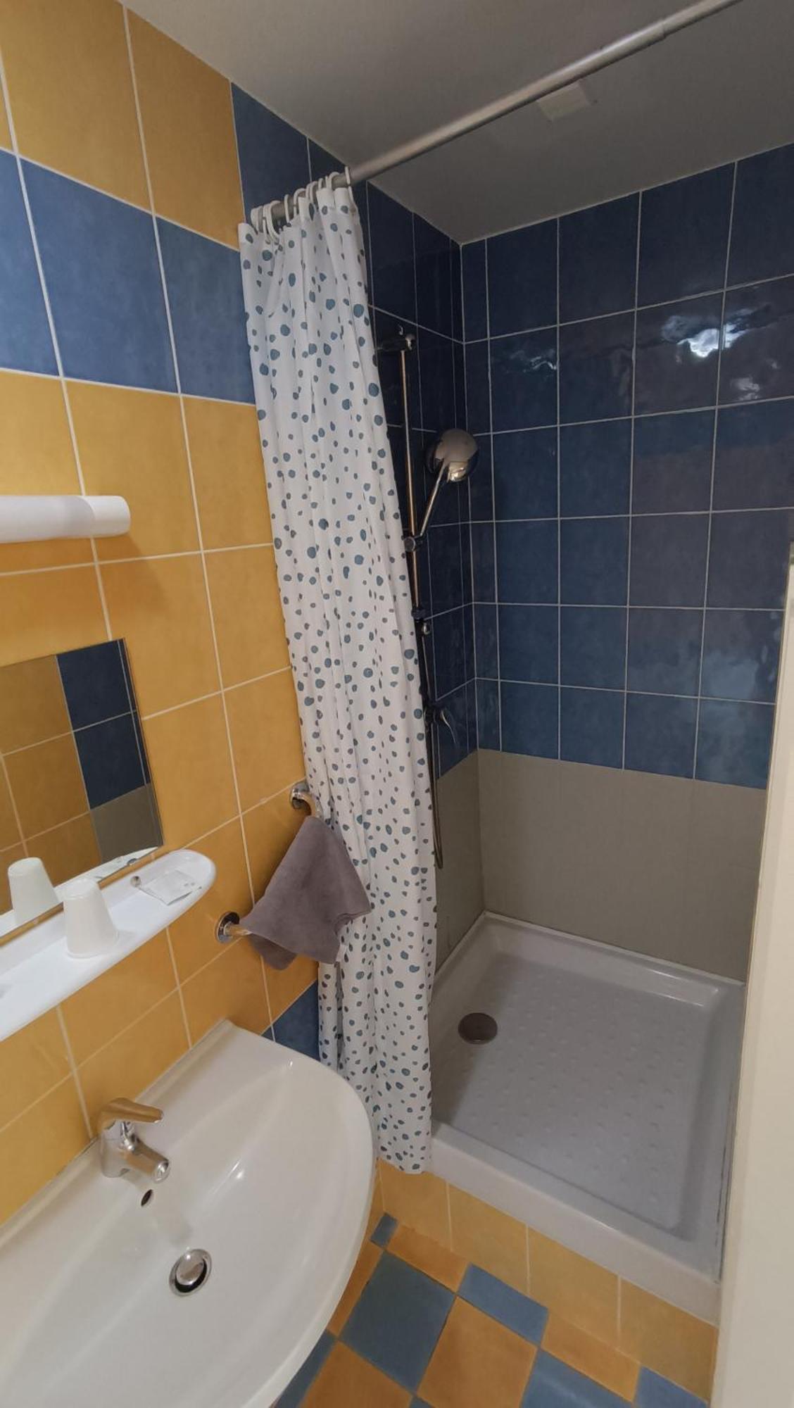 Hotel Le Pommeil Gueret Bagian luar foto