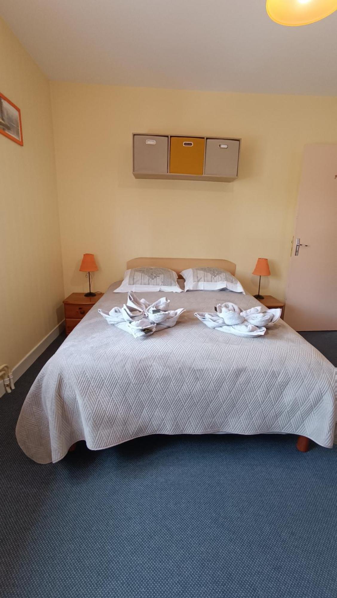 Hotel Le Pommeil Gueret Bagian luar foto